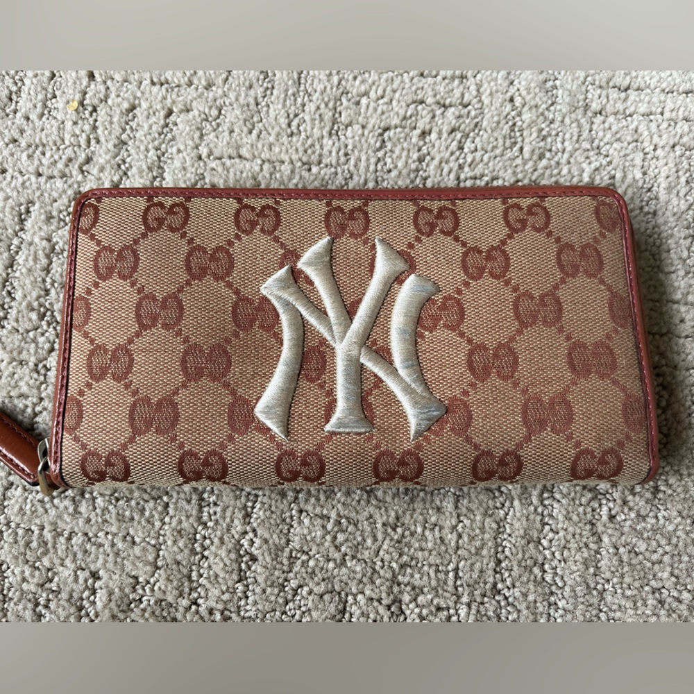 Gucci x MLB NY Yankees Collab Wallet